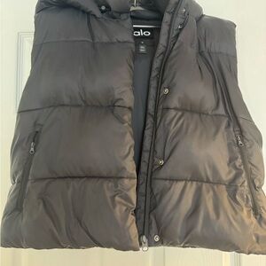 ALO Yoga Black Puffer Vest - Sleek Quilted Layer